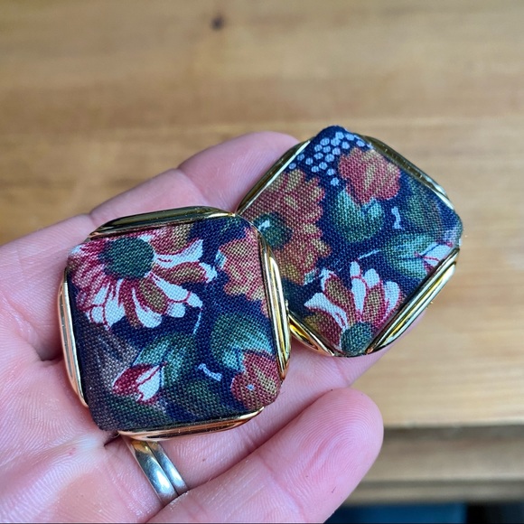 Vintage | Floral Gold-tone Fabric PiercedEarrings - Picture 6 of 7